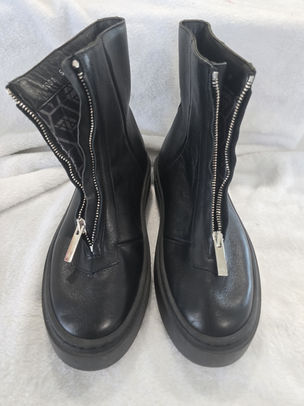 NEW Aquatalia Black Leather Zip Front Boots Size 5M Original PRICE $525 New